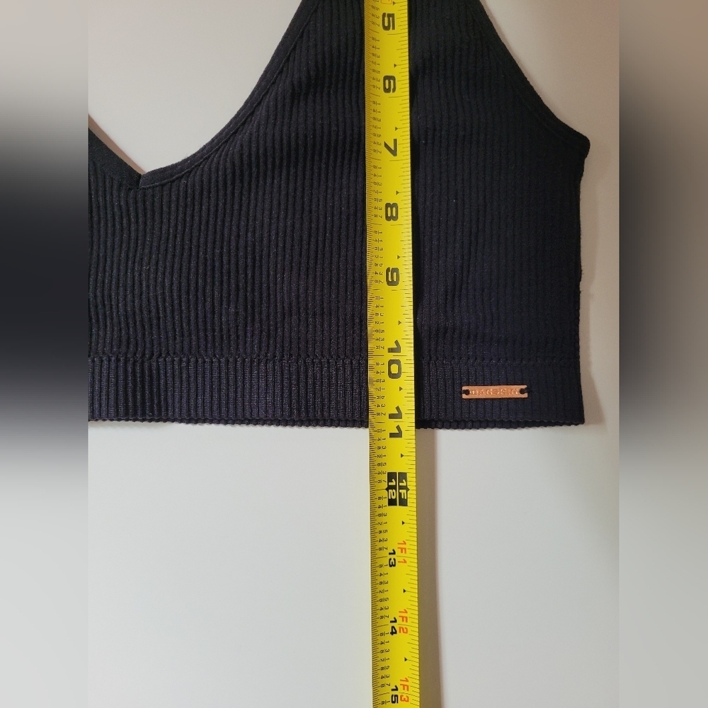 Black Ribbed V-Neck Crop Top - Picture 8 of 9